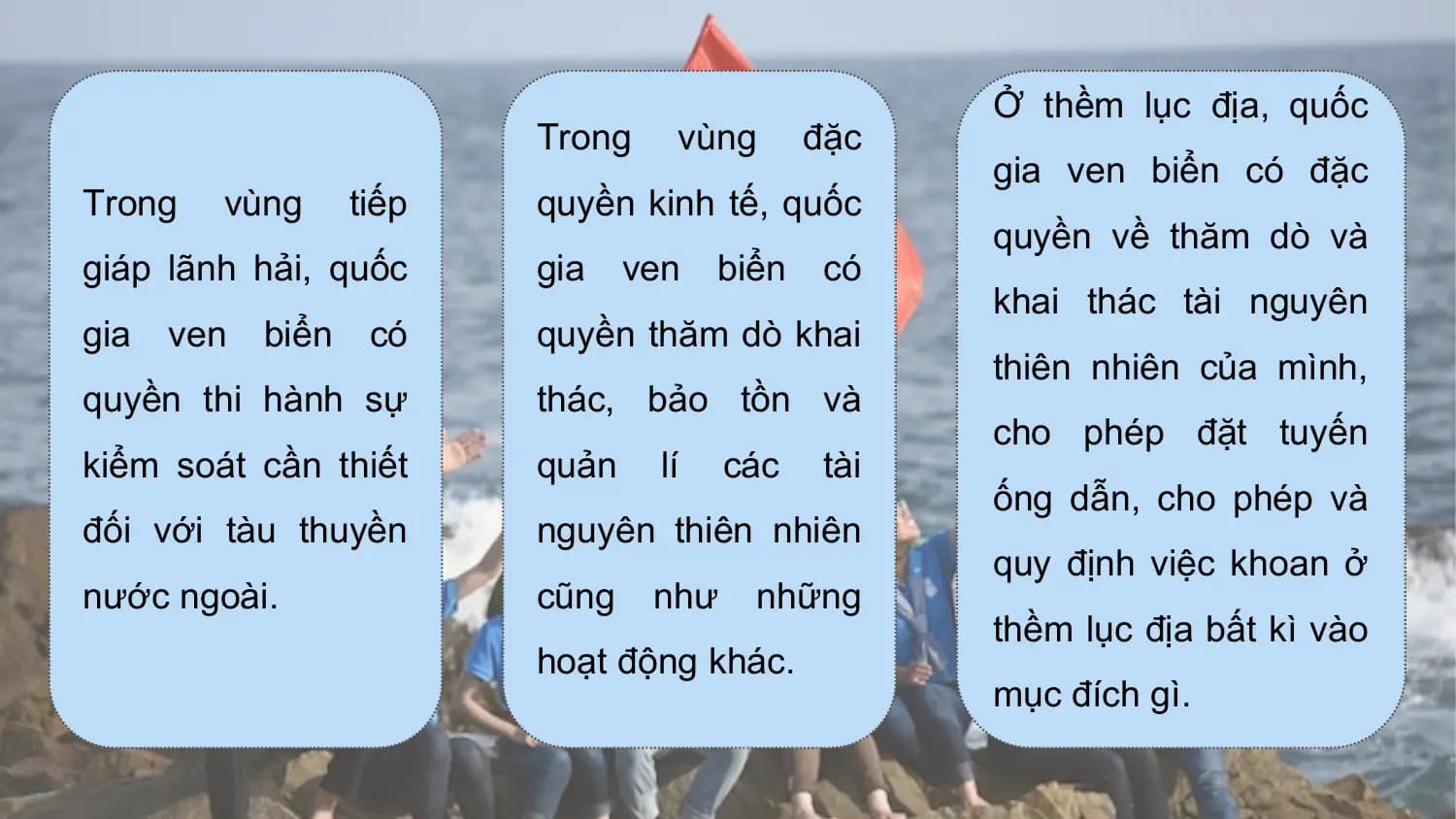 Ở thềm lục địa, quốc
 Trong vùng đặc
 gia ven biển có đặc
Trong vùng tiếp quyền kinh tế, quốc
 quyền về thăm dò và
giáp lãnh hải, quốc gia ven biển có
 khai thác tài nguyên
gia ven biển có quyền thăm dò khai
 thiên nhiên của mình,
quyền thi hành sự thác, bảo tồn và
 cho phép đặt tuyến
kiểm soát cần thiết quản lí các tài
 ống dẫn, cho phép và
đối với tàu thuyền nguyên thiên nhiên
 quy định việc khoan ở
nước ngoài. cũng như những
 thềm lục địa bất kì vào
 hoạt động khác.
 mục đích gì.